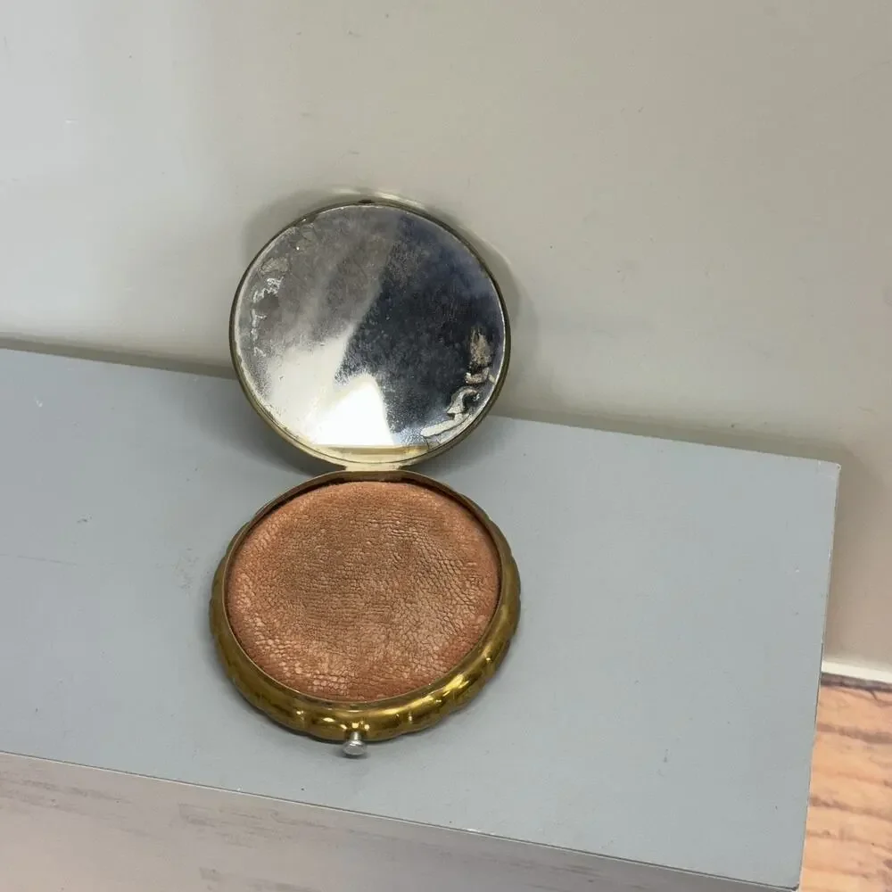 Antique powder compact Letter Script J Initial, Ornate Engraved,‎ Classic Round